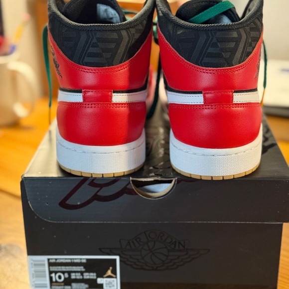 BRAND NEW - WORN ONCE - MENS 10.5 - AIR JORDAN 1 MID SE - CHRISTMAS - BLK FIRE R main image 8